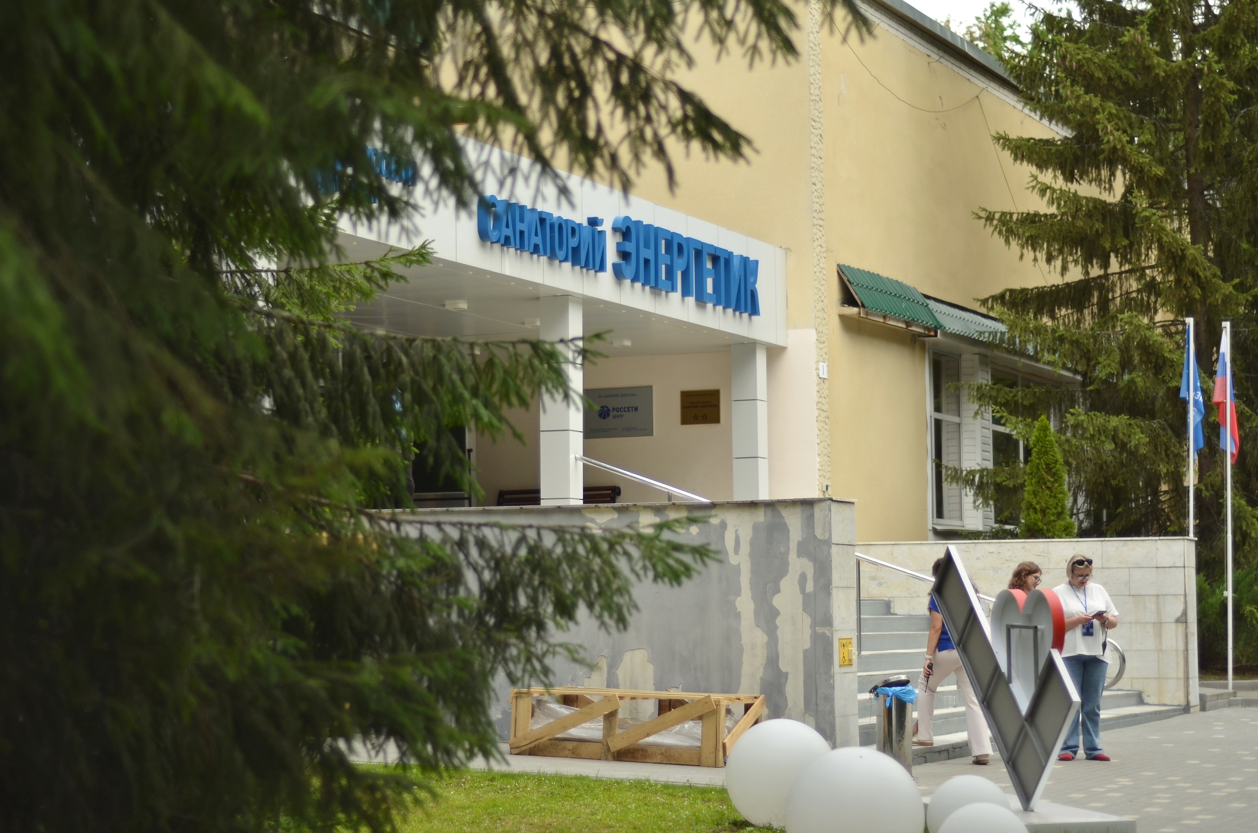 Летняя школа для одаренных детей открыла свои двери.